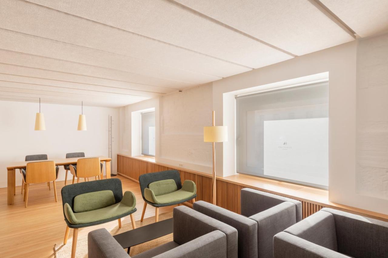Eurostars Portico 阿利坎特 外观 照片 Interior of the library