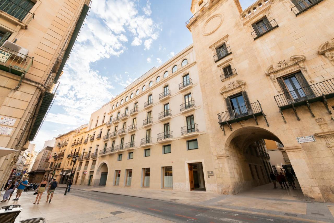 Eurostars Portico 阿利坎特 外观 照片 The Palau de la Generalitat, seat of the Government of the Balearic Islands.