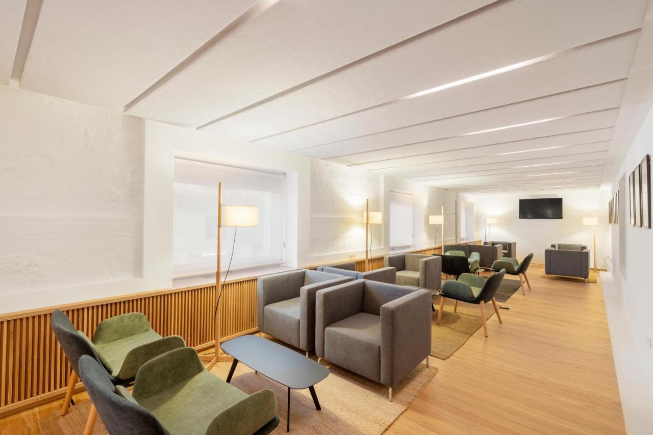 Eurostars Portico 阿利坎特 外观 照片 The lounge at the airport
