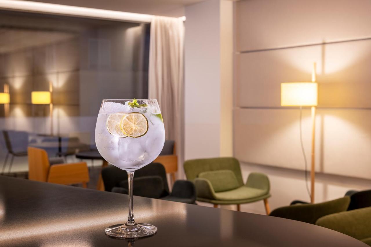 Eurostars Portico 阿利坎特 外观 照片 A glass of G'Vine Floraison with tonic water
