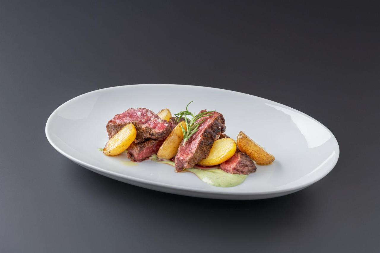 Eurostars Portico 阿利坎特 外观 照片 A steak with potatoes