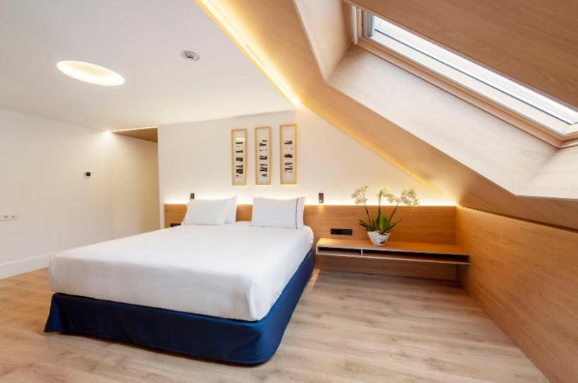 Eurostars Portico 阿利坎特 外观 照片 A room at the hotel